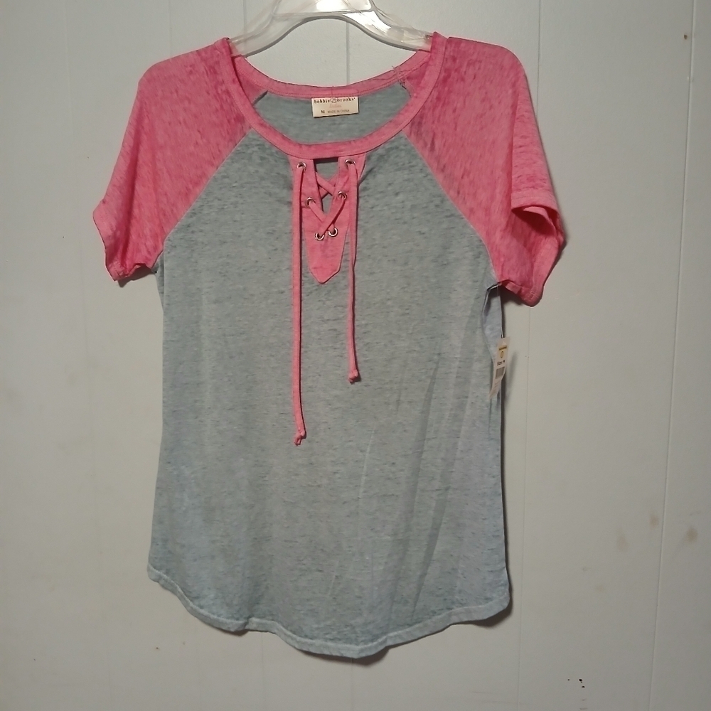 Bobbie Brooks NWT ladies short sleeve Pullover top.  Size Medium.